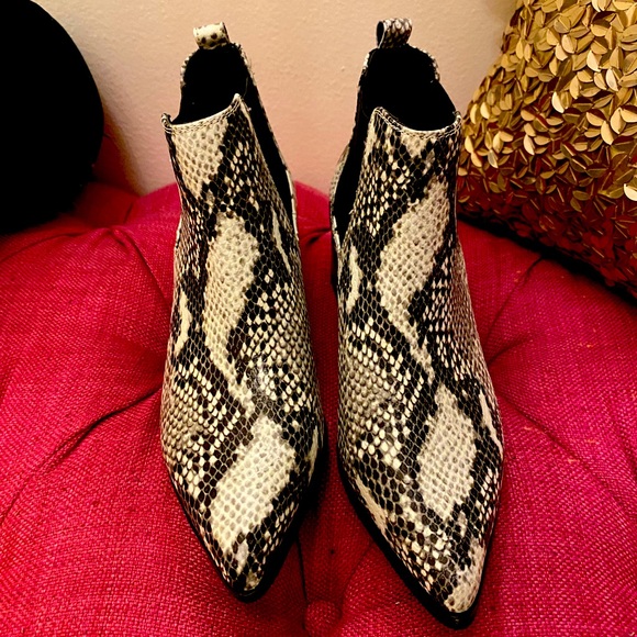 Like New Blondo Python Skin Ankle Boots Size 7.5 - Picture 1 of 6